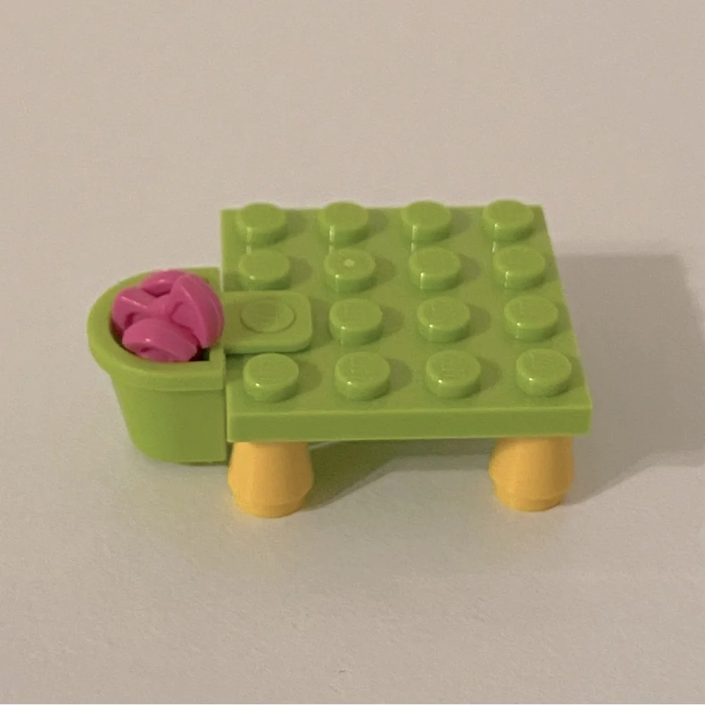 LEGO Friends #3934 Mia’s Puppy House 2012 Retired Set (Pre-Owned)